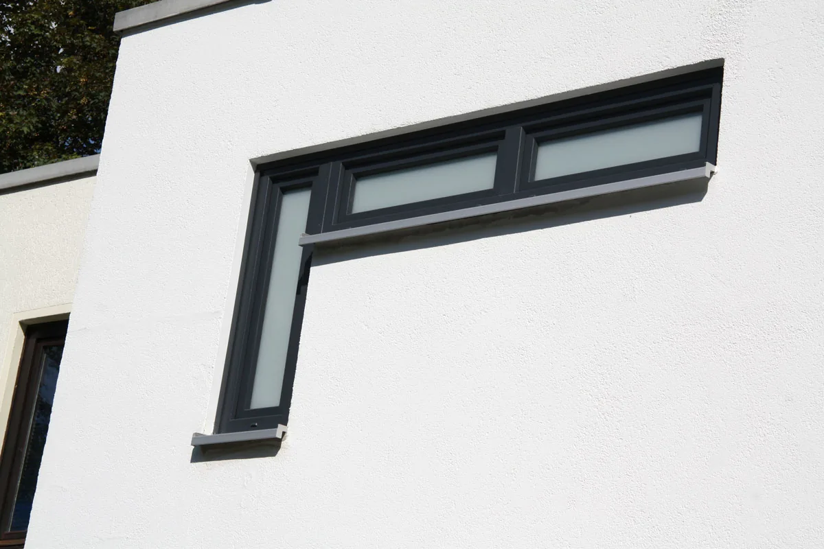 Fensterdetail eines Wohnhauses