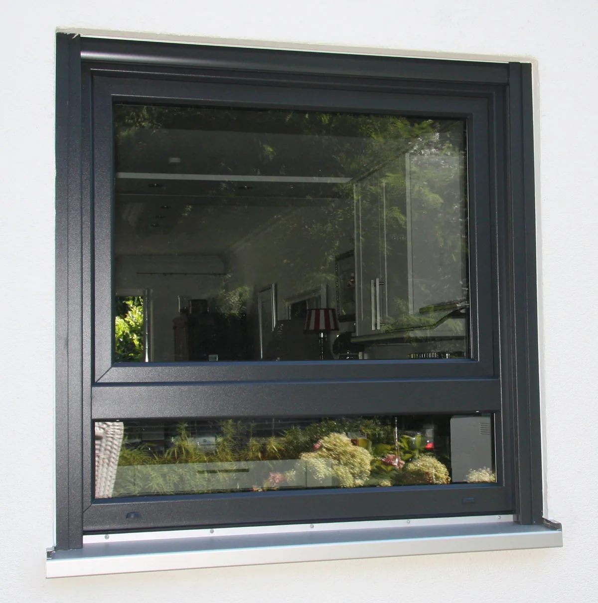 Fassade mit neuen Fenstern